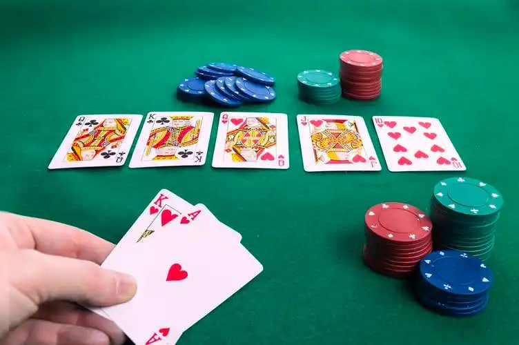 tuan pencet mobile app interface showing sportsbook, live casino, and slot games